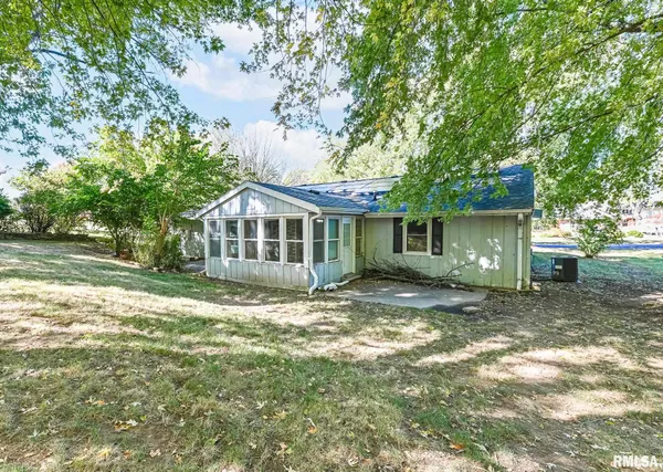 $179,000 | 2112 Granada Drive, Pekin, IL 61554