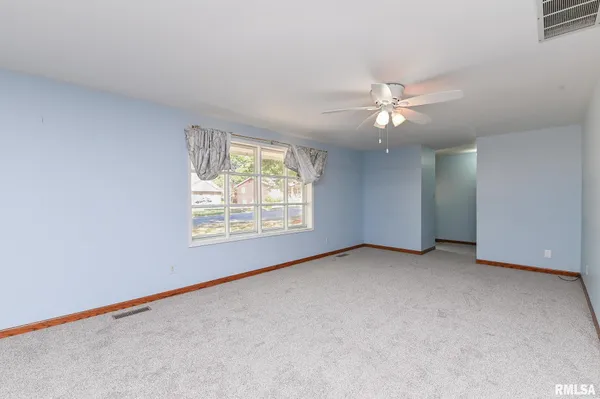 $179,000 | 2112 Granada Drive, Pekin, IL 61554