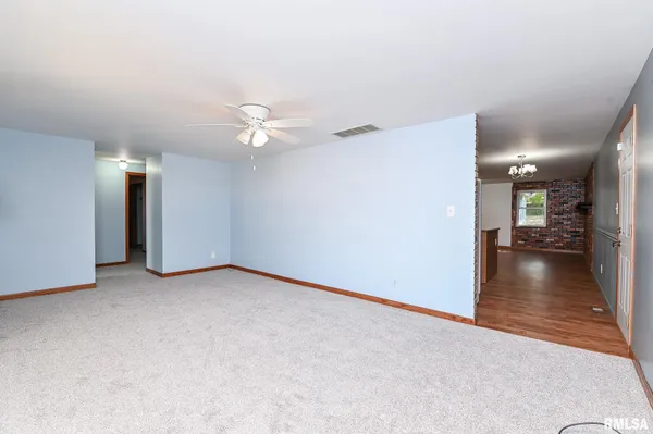 $179,000 | 2112 Granada Drive, Pekin, IL 61554