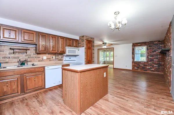 $179,000 | 2112 Granada Drive, Pekin, IL 61554