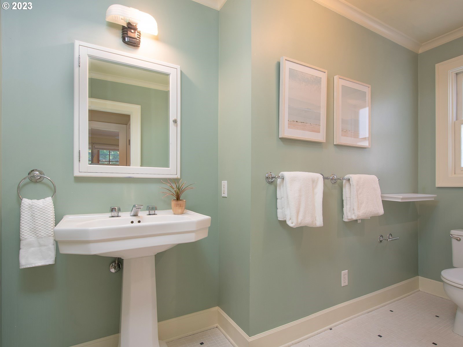 5400 Southwest Garden Home Road Portland, OR 97219 - Photo 11 of 31 Gallery Image 11