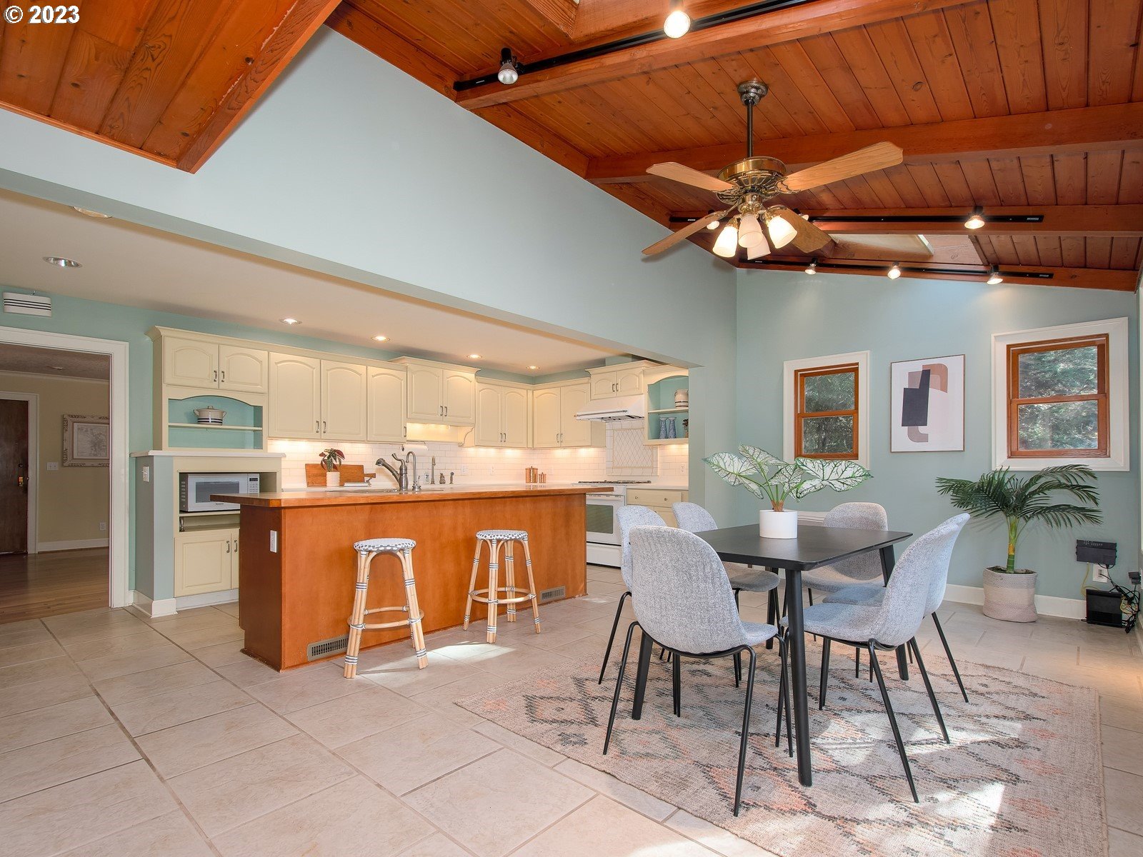 5400 Southwest Garden Home Road Portland, OR 97219 - Photo 8 of 31 Gallery Image 8