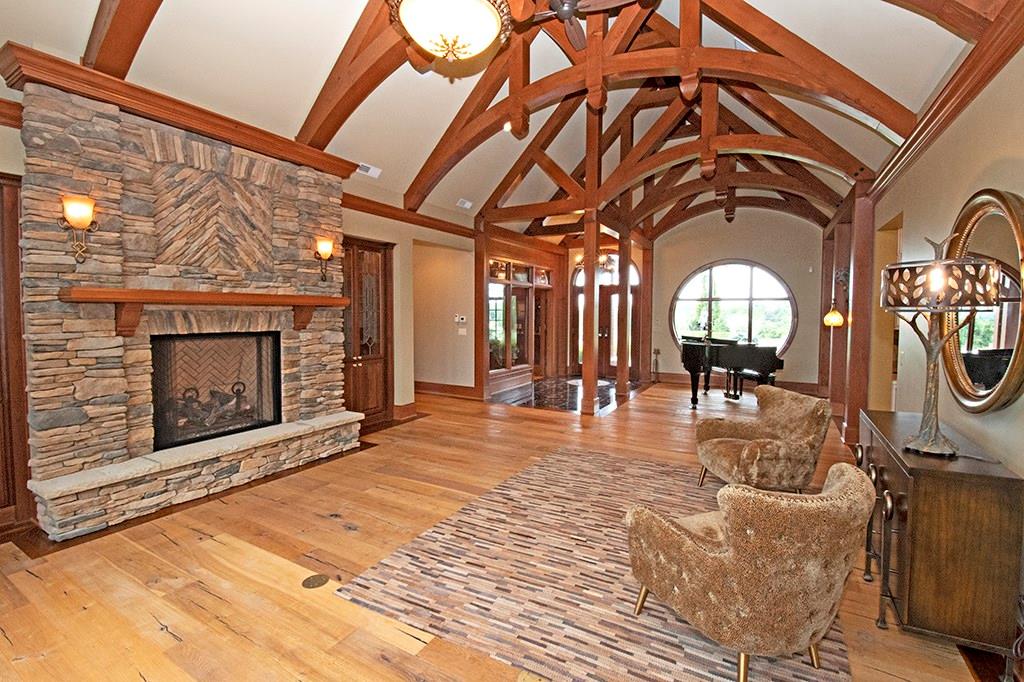 221 Springdale Road Venetia, PA 15367 - Photo 4 of 25 Lodge Room / Living Room