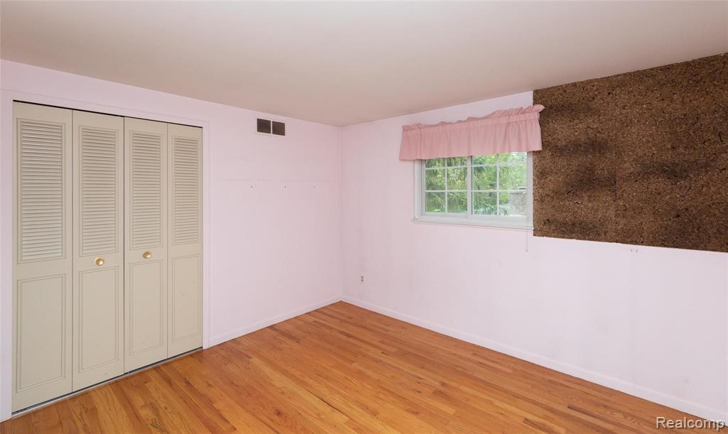 6230 Middle Lake Road Clarkston, MI 48346 - Photo 25 of 38 Gallery Image 25