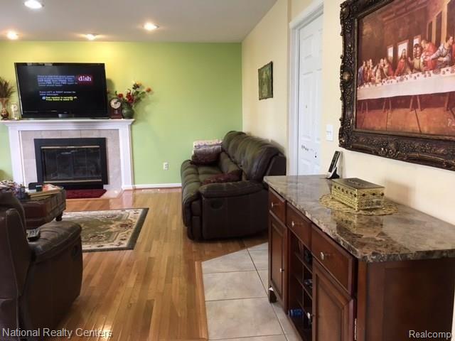 2427 Maplecrest Road Sterling Heights, MI 48310 - Photo 8 of 25 IMG_1229.JPG