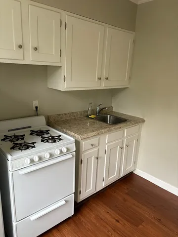 $1,200 | 133-137 Winter Street, Unit 4, Fall River, MA 02720