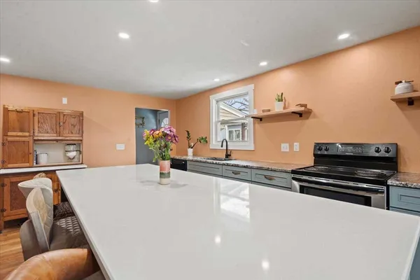 $409,900 | 19 Rowena Street, Worcester, MA 01606