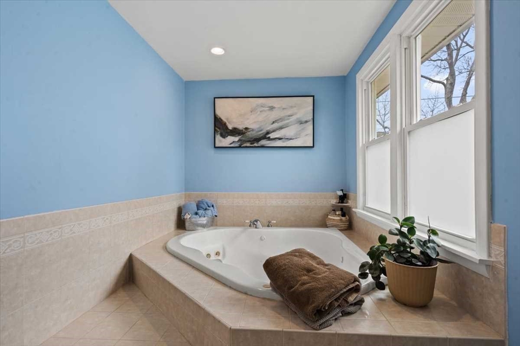 19 Rowena Street Worcester, MA 01606 - Photo 28 of 41