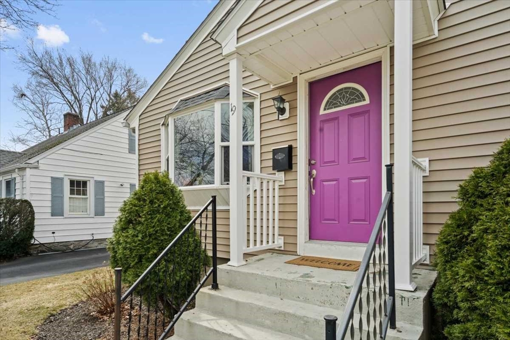 19 Rowena Street Worcester, MA 01606 - Photo 5 of 41