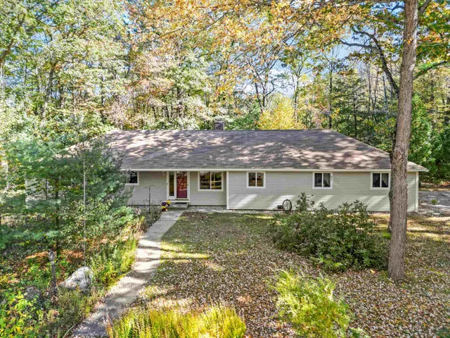 $590,000 | 6 Surrey Drive, Bow, NH 03304