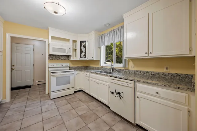 $590,000 | 6 Surrey Drive, Bow, NH 03304