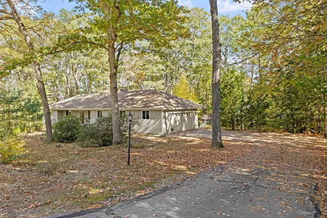 $590,000 | 6 Surrey Drive, Bow, NH 03304