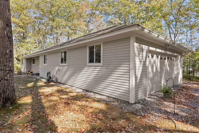 $590,000 | 6 Surrey Drive, Bow, NH 03304