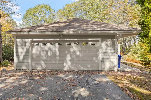 $590,000 | 6 Surrey Drive, Bow, NH 03304