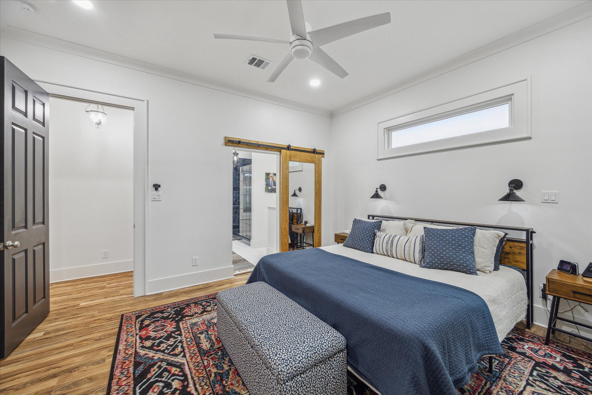 1121 Key Street Houston, TX 77009 - Photo 15 of 33 Primary bath with ensuite bath.