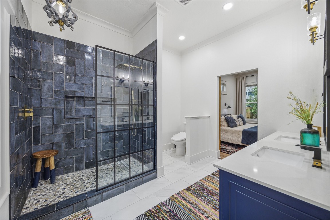 1121 Key Street Houston, TX 77009 - Photo 17 of 33 Spacious walk-in shower.