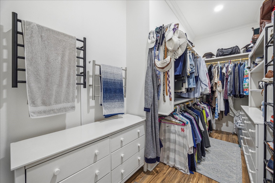 1121 Key Street Houston, TX 77009 - Photo 18 of 33 Spacious walk-in closet with towel heater.