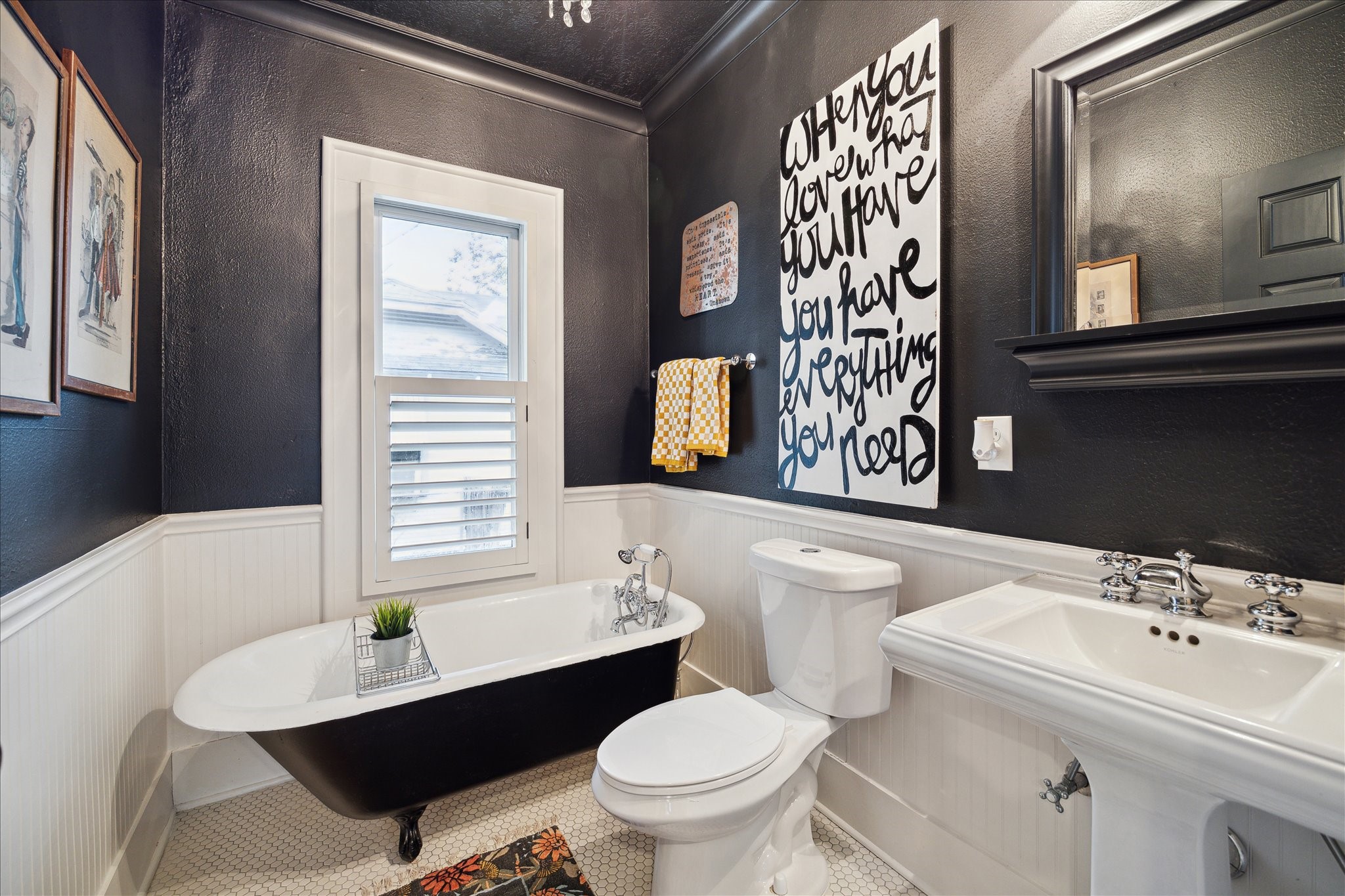 1121 Key Street Houston, TX 77009 - Photo 26 of 33 Third bathroom with clawfoot tub and pedastal sink.
