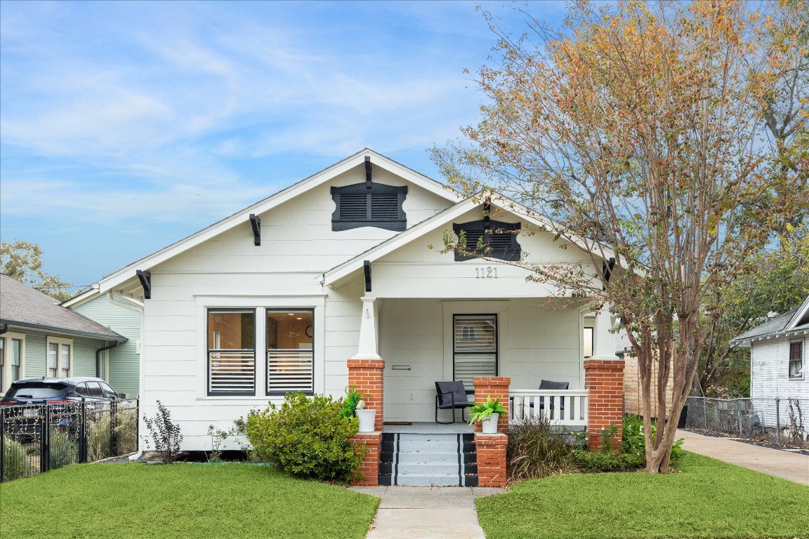 1121 Key Street Houston, TX 77009 - Photo 32 of 33 3 bedroom, 3 bath located in the heart of the highly sought-after Heights!