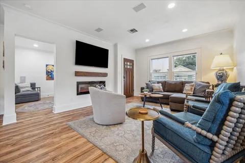 $855,000 | 1121 Key Street, Houston, TX 77009