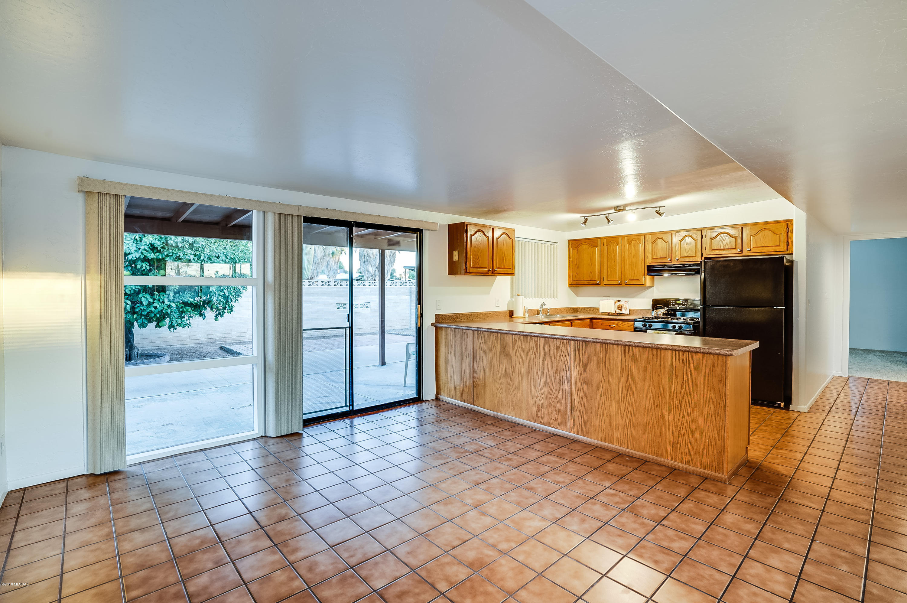 7448 East Random Ridge Drive Tucson, AZ 85710 - Photo 14 of 47