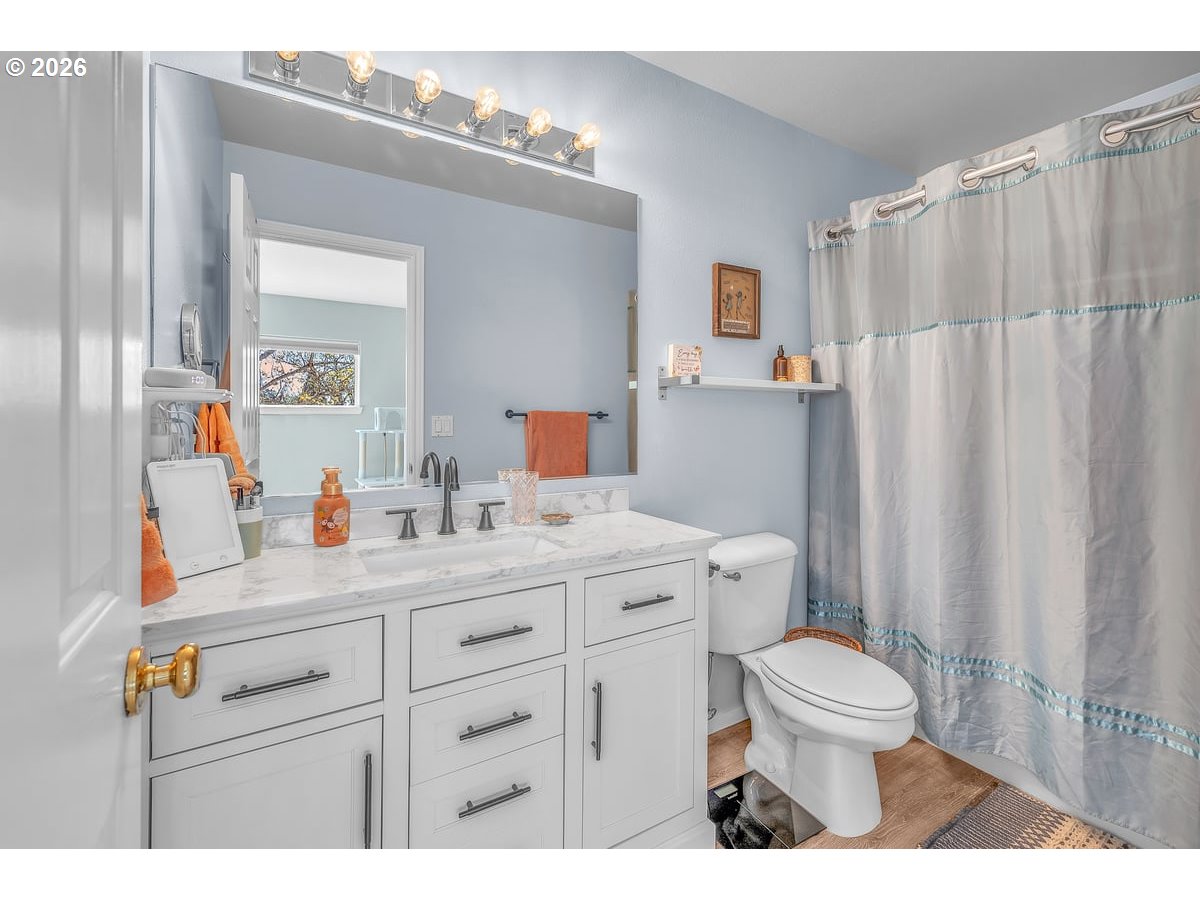 6231 Southwest 18th Drive Portland, OR 97239 - Photo 12 of 23 Owner's Suite Bathroom