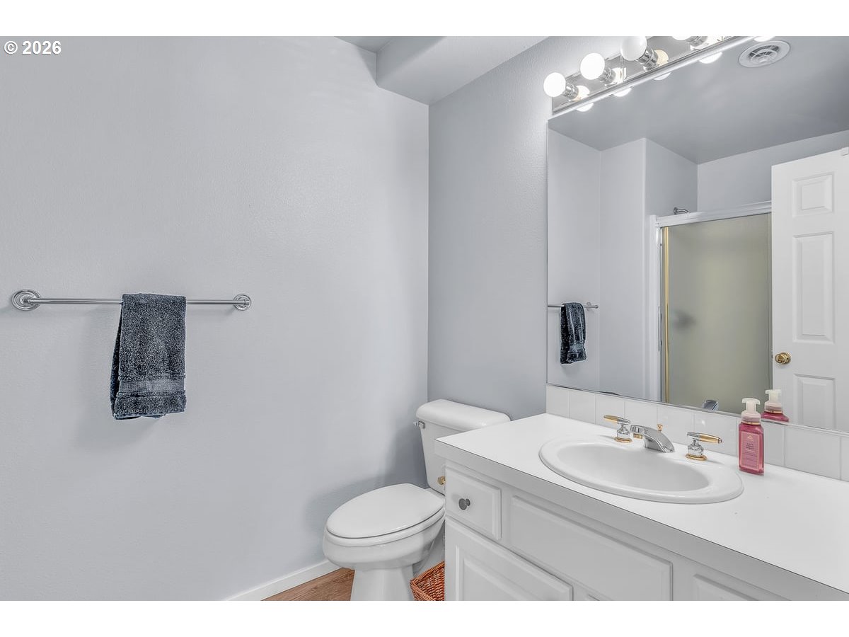 6231 Southwest 18th Drive Portland, OR 97239 - Photo 15 of 23 Bathroom, Attached