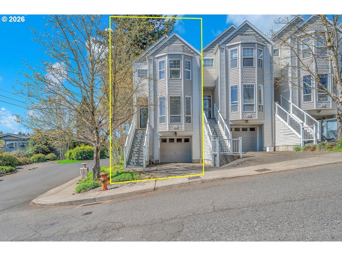 6231 Southwest 18th Drive Portland, OR 97239 - Photo 18 of 23