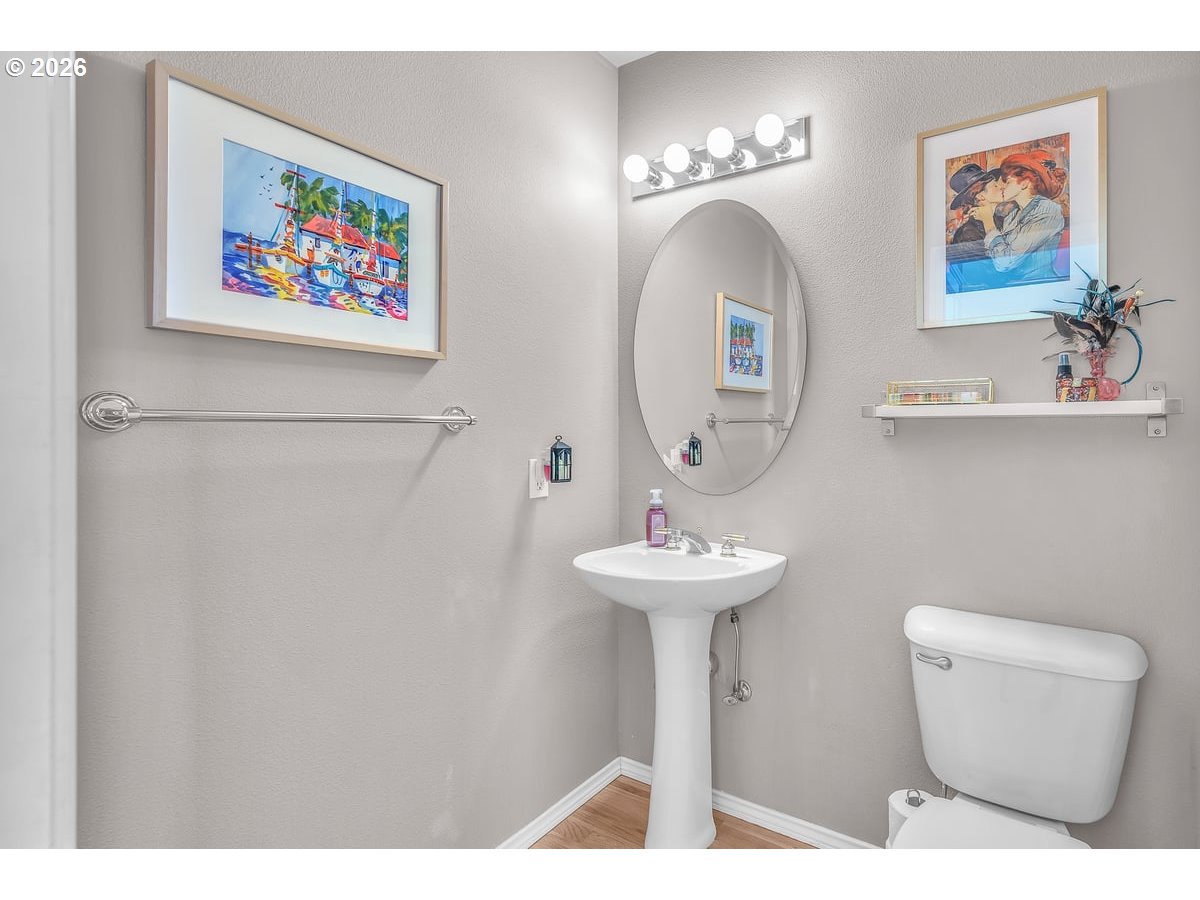 6231 Southwest 18th Drive Portland, OR 97239 - Photo 9 of 23 Bathroom