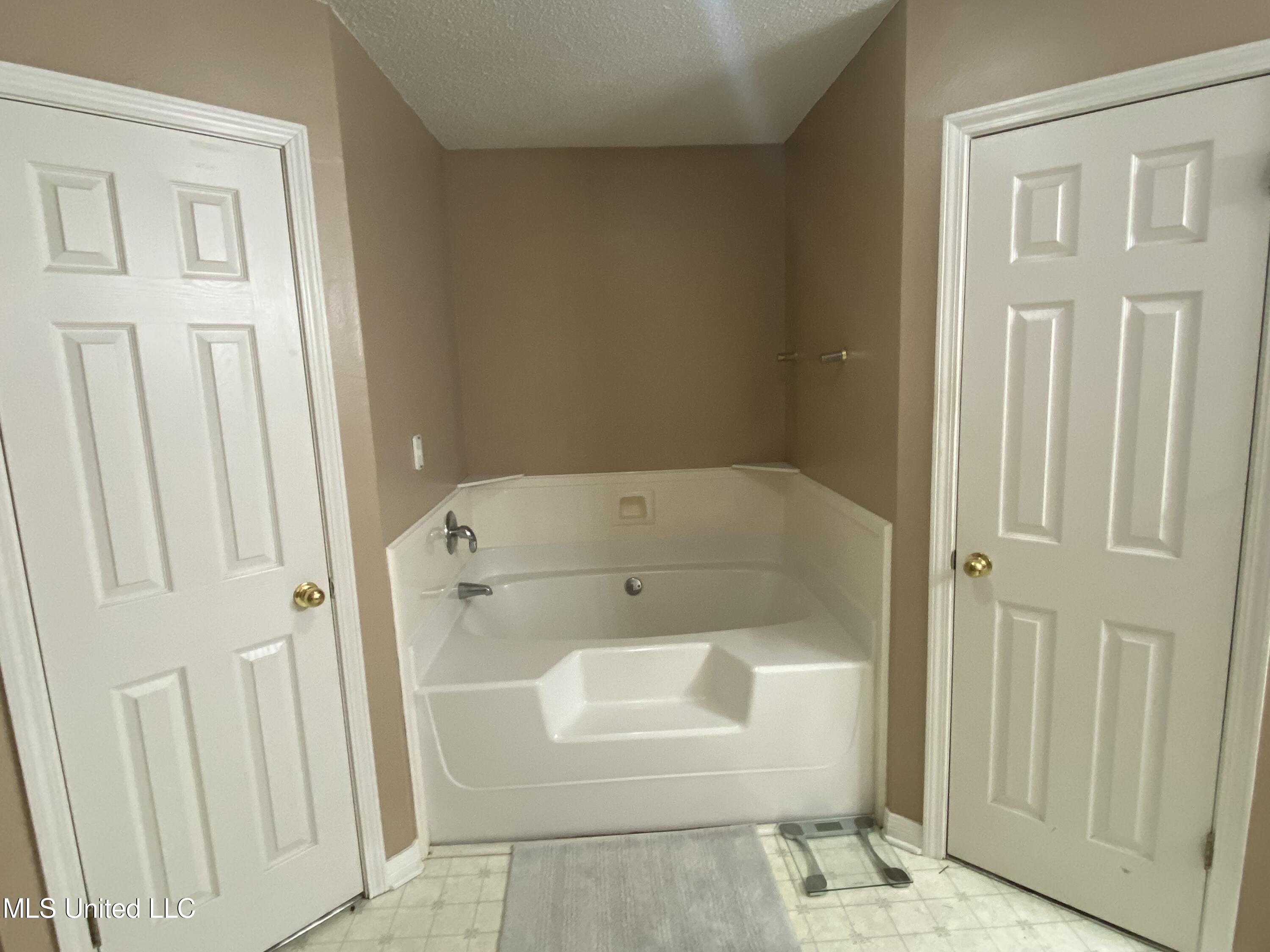 14530 Cook Road Biloxi, MS 39532 - Photo 16 of 21 IMG_4690