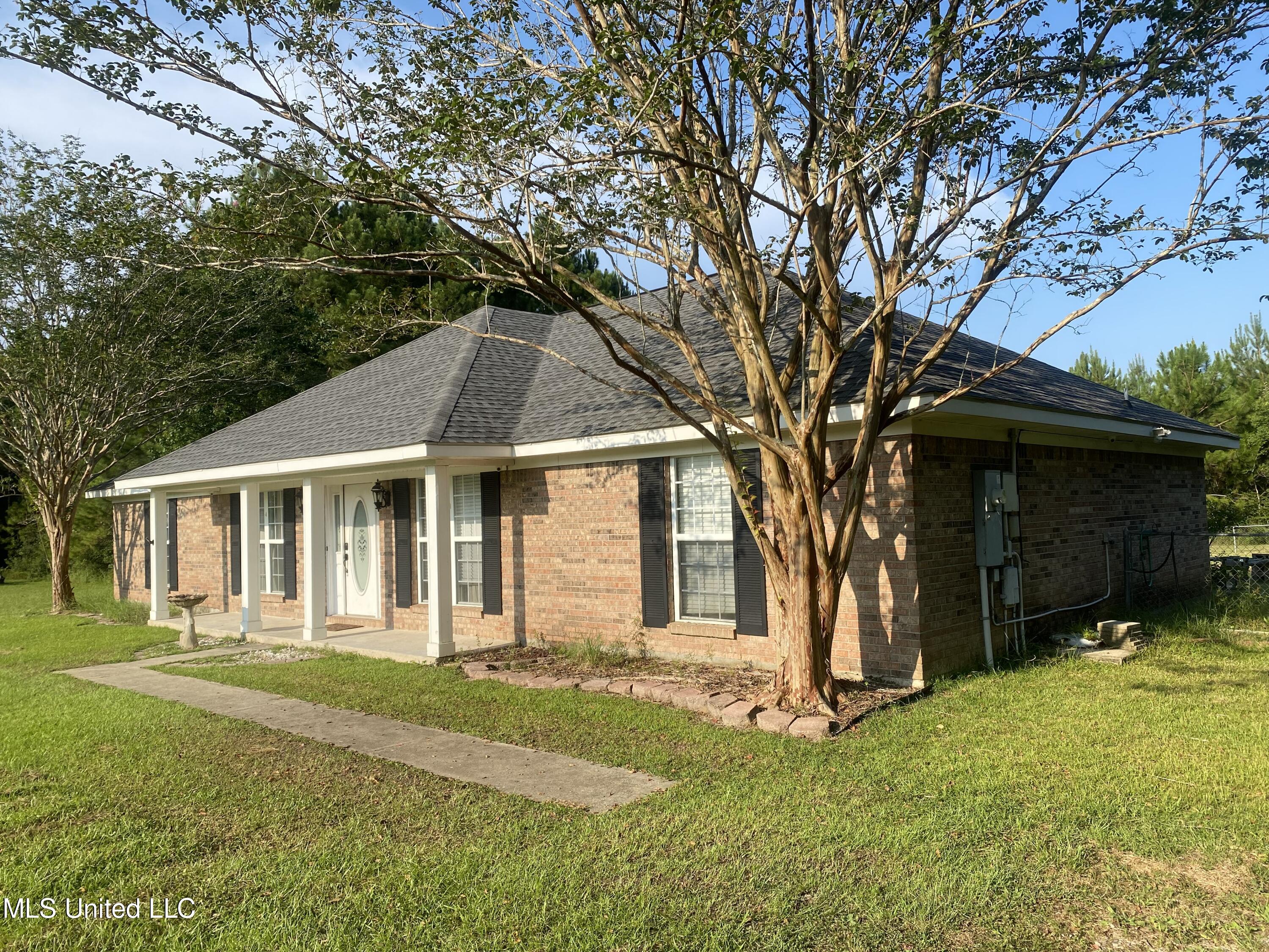 14530 Cook Road Biloxi, MS 39532 - Photo 2 of 21 IMG_4685
