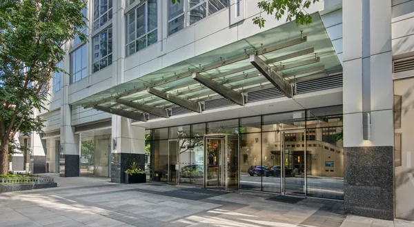 $3,962 | 2 West Delaware Place, Unit 1105, Chicago, IL 60610