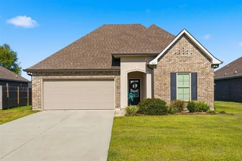 $243,500 | 1800 Poeyfarre Drive, Lake Charles, LA 70611