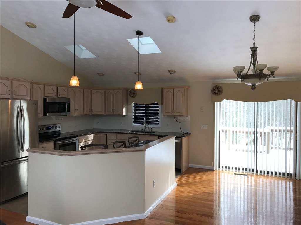 752 Hammet Road Coventry, RI 02816 - Photo 10 of 22