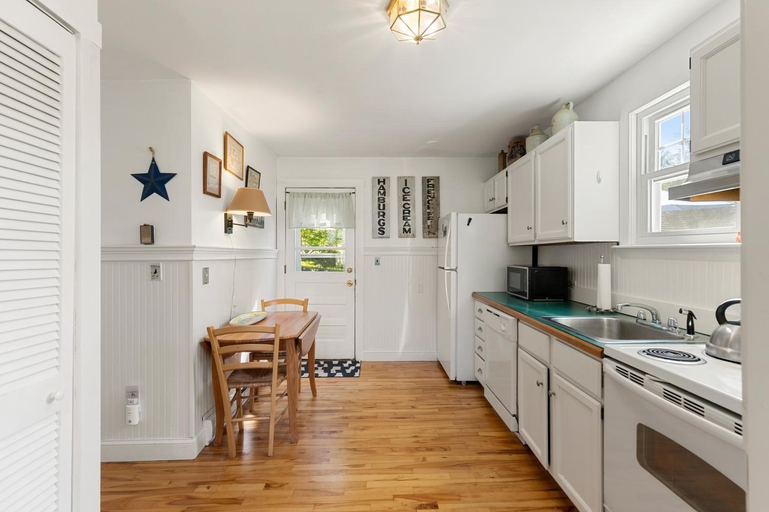 8 Bayfield Road Gloucester, MA 01930 - Photo 10 of 37 Gallery Image 10