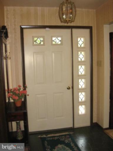 863 River Road Shepherdstown, WV 25443 - Photo 9 of 19 Entrance / Foyer