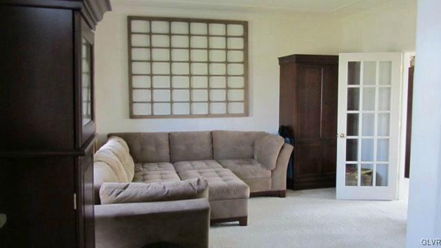 30 Lower Way Road Easton, PA 18045 - Photo 3 of 24 Living Room