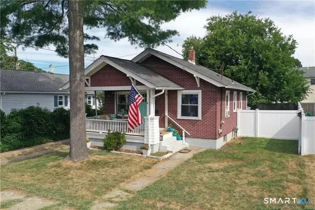 $375,000 | 17 Lincoln Avenue, Milford, CT 06460