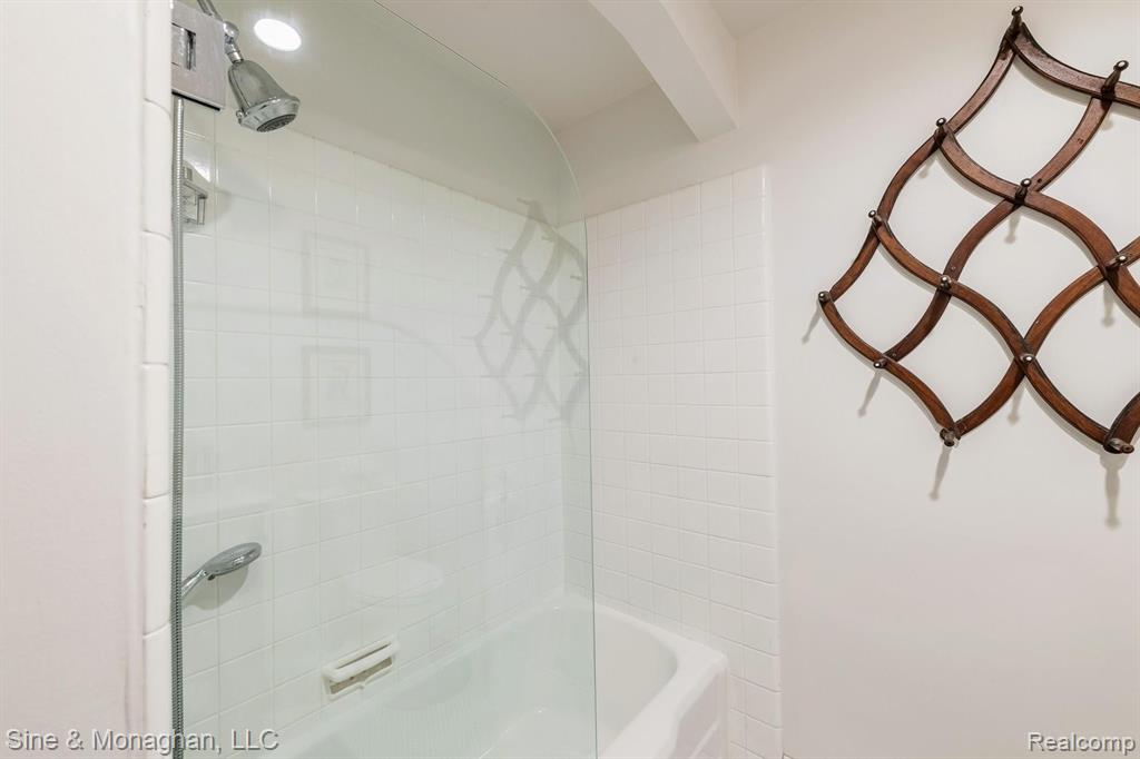 203 Moran Road Grosse Pointe Farms, MI 48236 - Photo 23 of 56