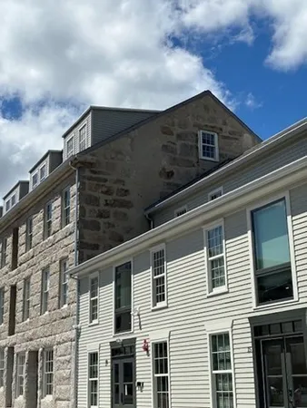 $1,950 | 19 Commercial Street, Unit 303, New Bedford, MA 02740