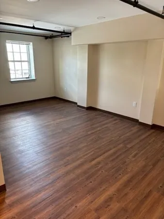 $1,950 | 19 Commercial Street, Unit 303, New Bedford, MA 02740