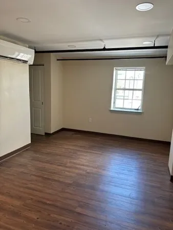 $1,950 | 19 Commercial Street, Unit 303, New Bedford, MA 02740