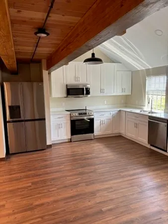 $1,950 | 19 Commercial Street, Unit 303, New Bedford, MA 02740