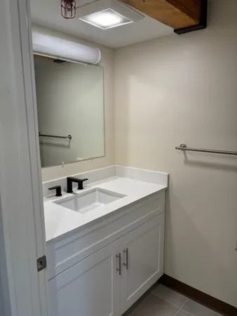 $1,950 | 19 Commercial Street, Unit 303, New Bedford, MA 02740