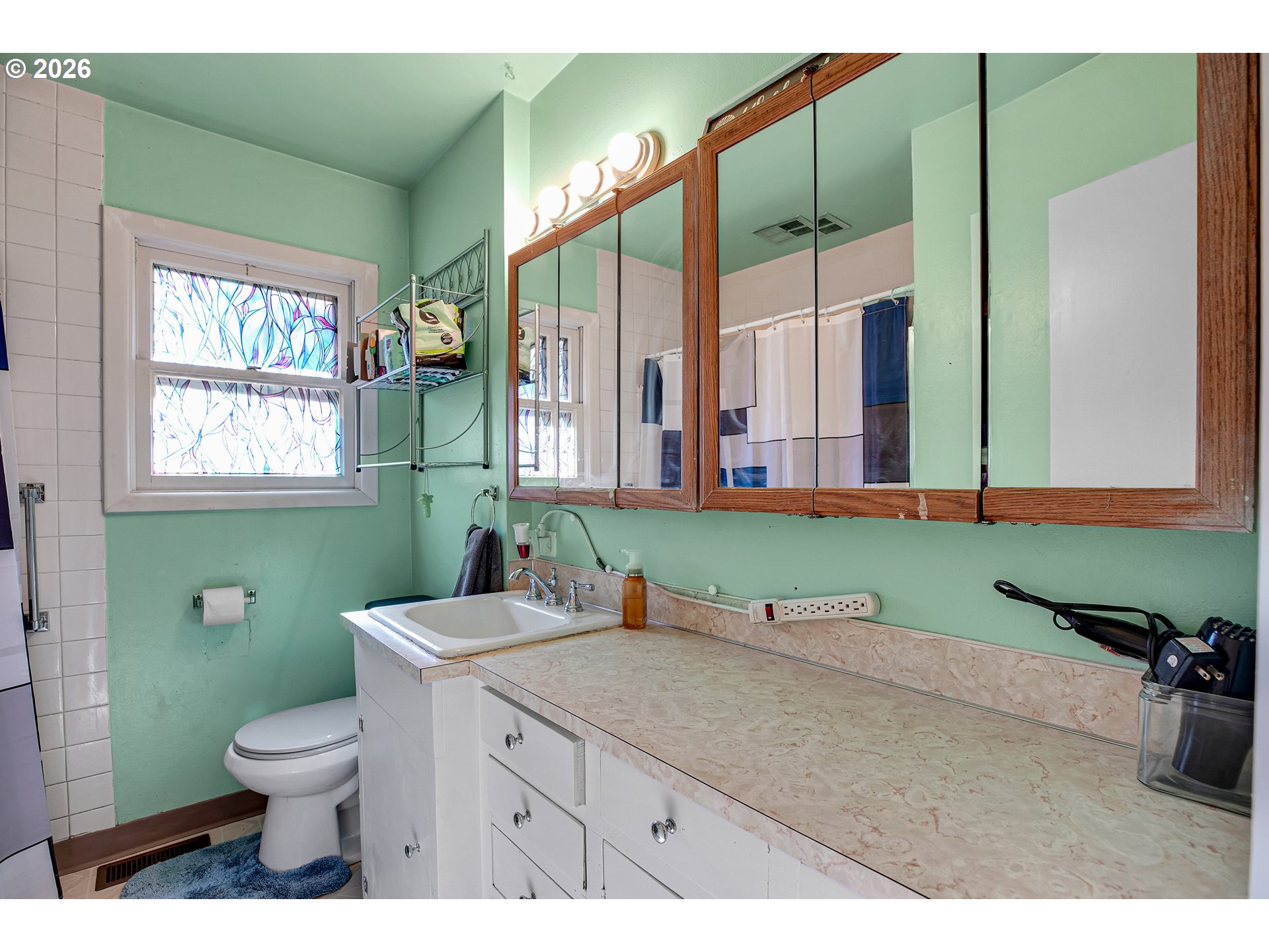 2918 Southeast 143rd Avenue Portland, OR 97236 - Photo 9 of 28 Bathroom