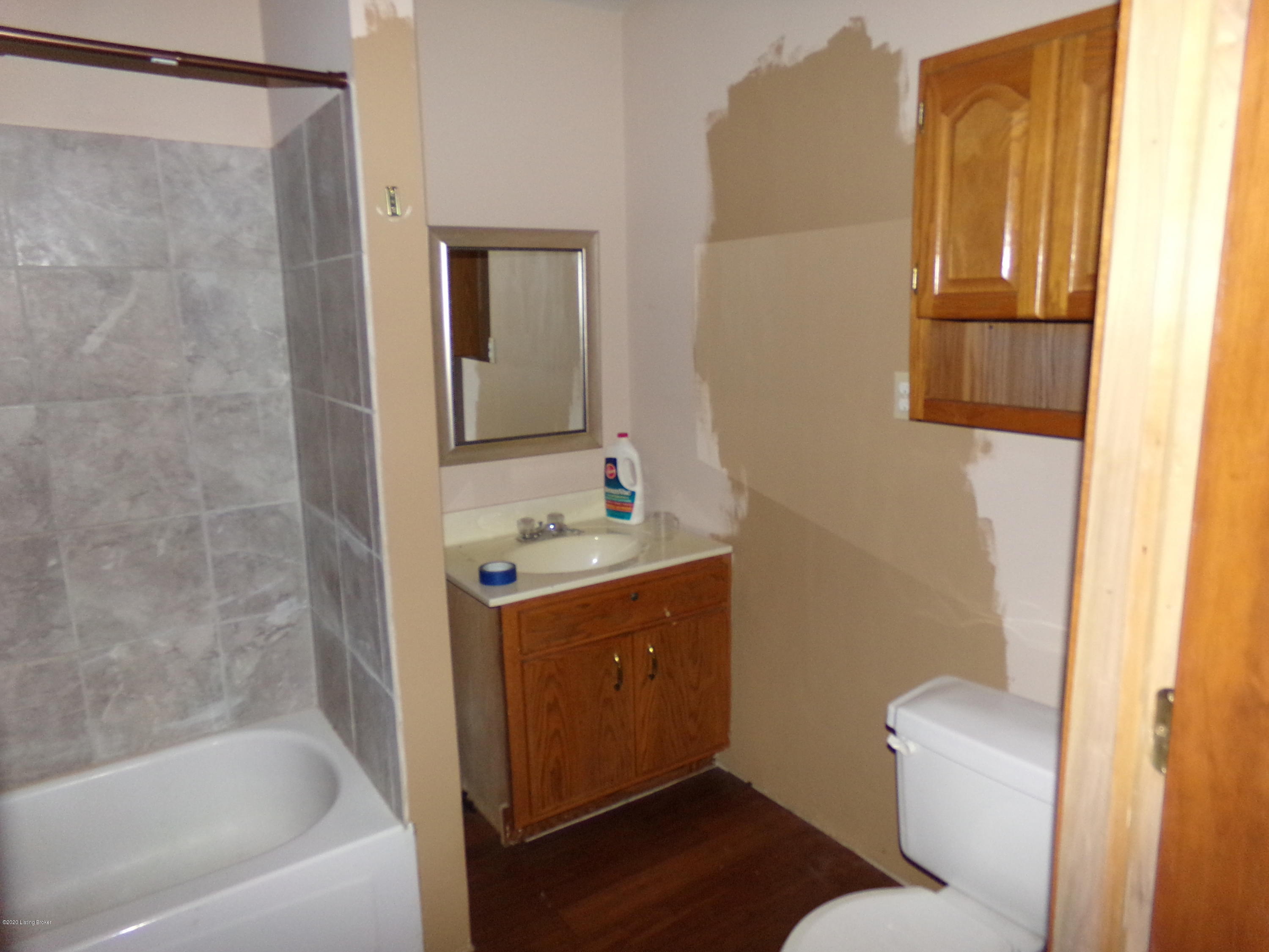 1030 New Liberty Road Lawrenceburg, KY 40342 - Photo 37 of 39 second floor bath