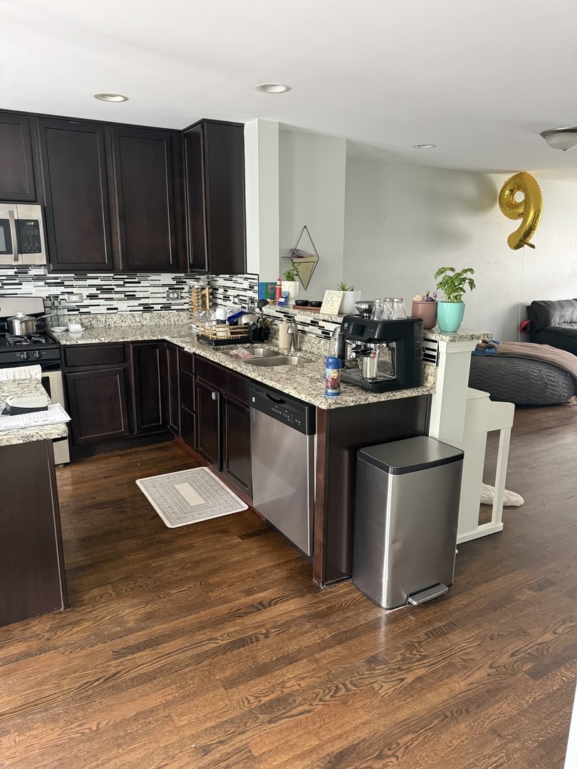 547 George Street Wood Dale, IL 60191 - Photo 7 of 29
