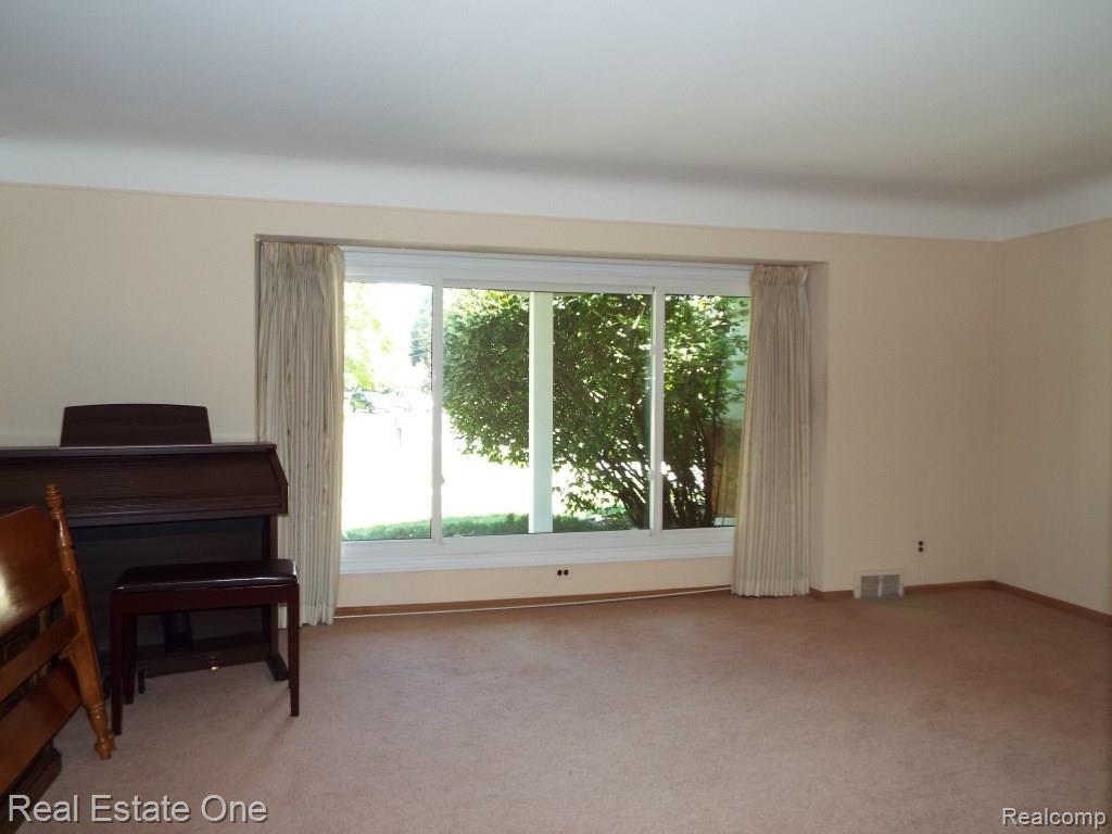 28211 Westerleigh Road Farmington Hills, MI 48334 - Photo 9 of 48