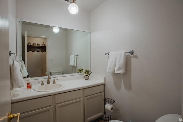 980 Cactus Circle St. George, UT 84790 - Photo 22 of 77 Bathroom with toilet and vanity
