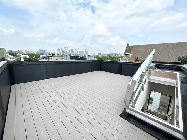 $9,000 | 2 West 3rd St Place, Unit REAR, Boston, MA 02127